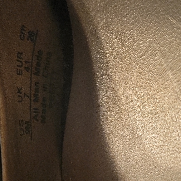 Carlos Santana "Pretty" patent leather stilettos - Picture 7 of 7